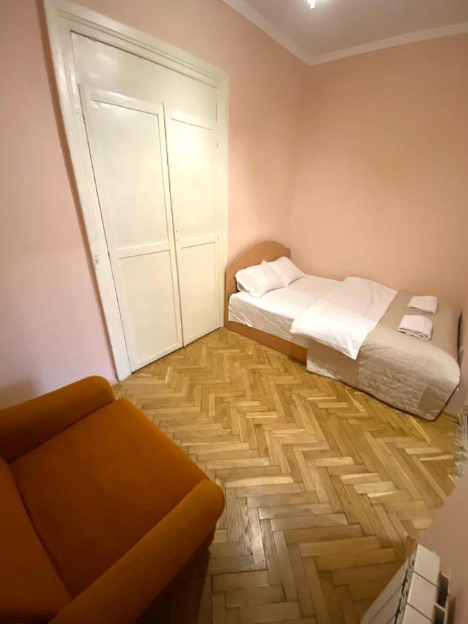 Квартира Біля Залізничного Вокзалу Вулиця Залізнична 10 До 5 Гостей ลวีฟ ภายนอก รูปภาพ