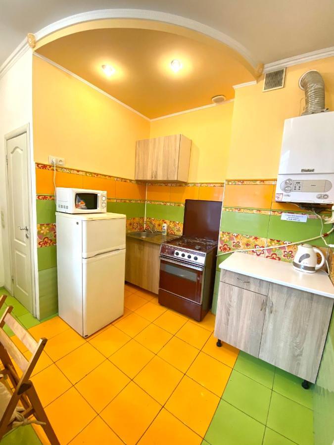 Квартира Біля Залізничного Вокзалу Вулиця Залізнична 10 До 5 Гостей ลวีฟ ภายนอก รูปภาพ