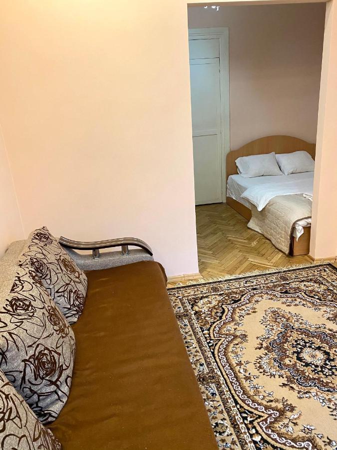 Квартира Біля Залізничного Вокзалу Вулиця Залізнична 10 До 5 Гостей ลวีฟ ภายนอก รูปภาพ