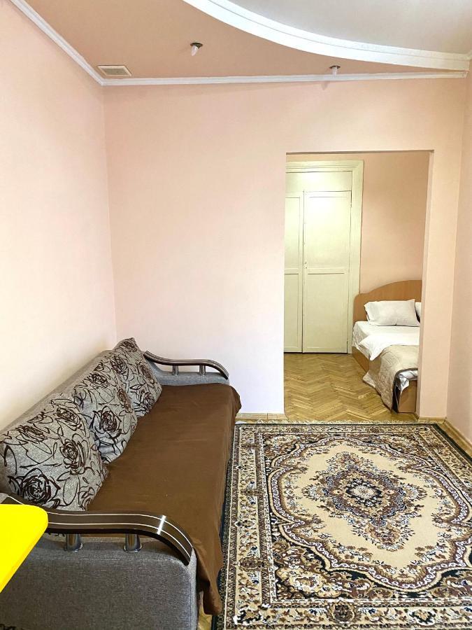 Квартира Біля Залізничного Вокзалу Вулиця Залізнична 10 До 5 Гостей ลวีฟ ภายนอก รูปภาพ