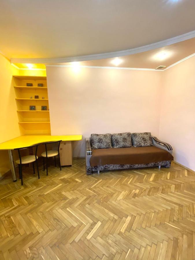 Квартира Біля Залізничного Вокзалу Вулиця Залізнична 10 До 5 Гостей ลวีฟ ภายนอก รูปภาพ