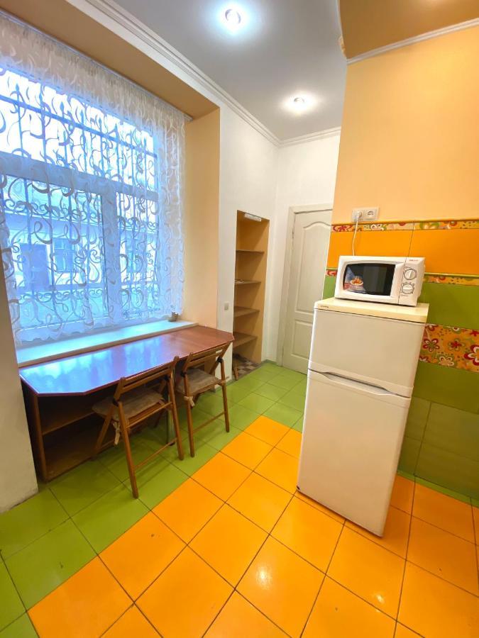 Квартира Біля Залізничного Вокзалу Вулиця Залізнична 10 До 5 Гостей ลวีฟ ภายนอก รูปภาพ