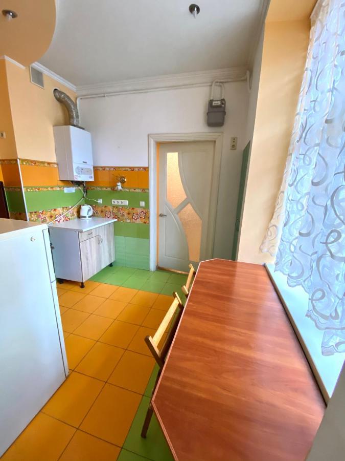 Квартира Біля Залізничного Вокзалу Вулиця Залізнична 10 До 5 Гостей ลวีฟ ภายนอก รูปภาพ